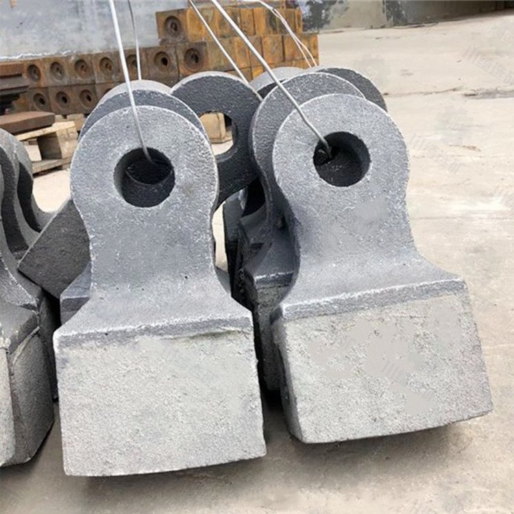 復合破碎機錘頭、合金反擊破板錘、錳鋼鍛造榔頭等礦用粉碎配件鑄造件全解析
